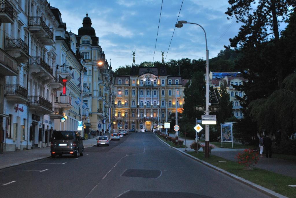 Mariánské Lázně Hostel Foster מראה חיצוני תמונה